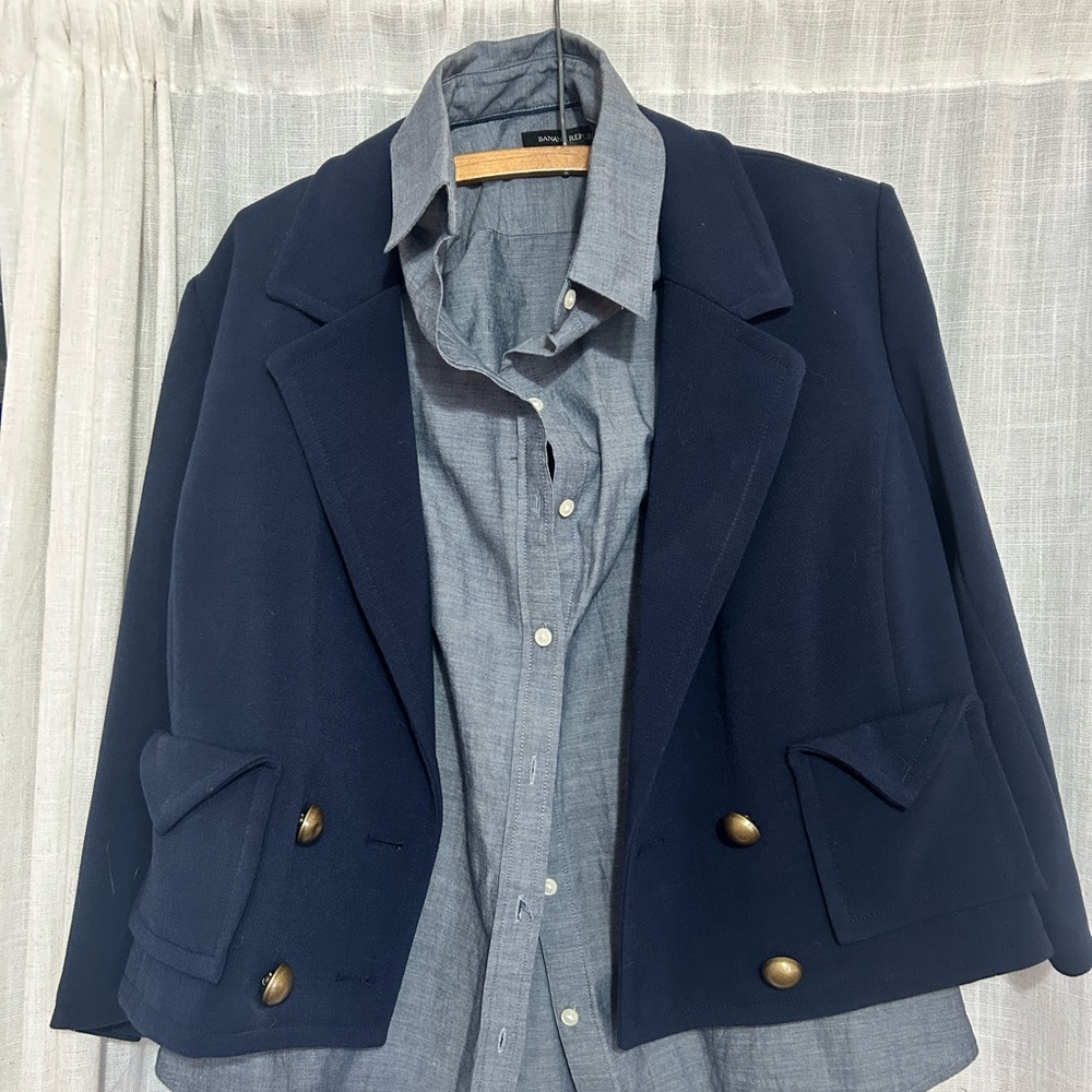 Chic Banana Republic Navy Blazer with Gold Buttons & Coordinating Chambray Top